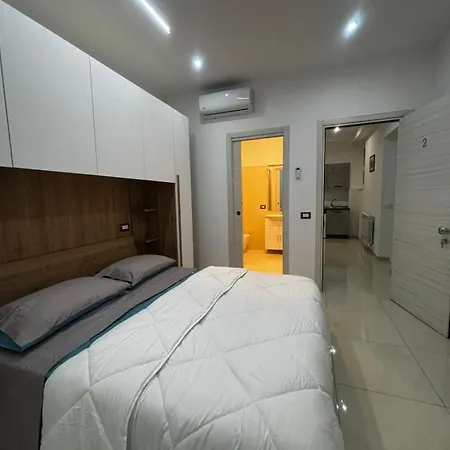 Roxy's In Konukevi Roma